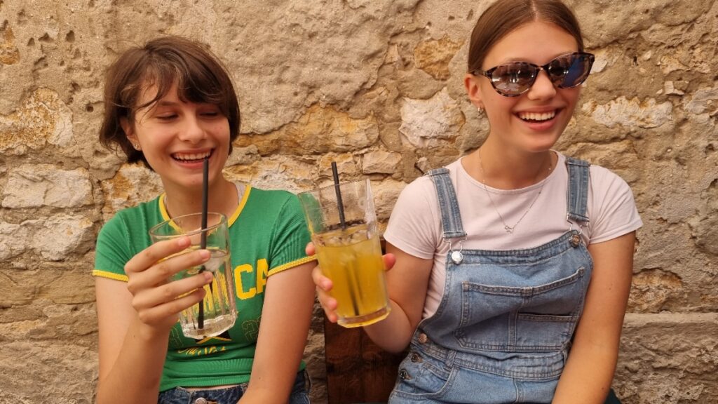 Poreč, Bacchus vinoteka, Lola i Rujana