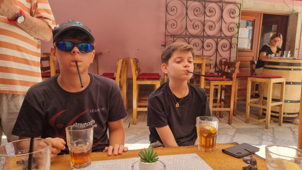 Poreč, Bacchus vinoteka, Rok i Jan