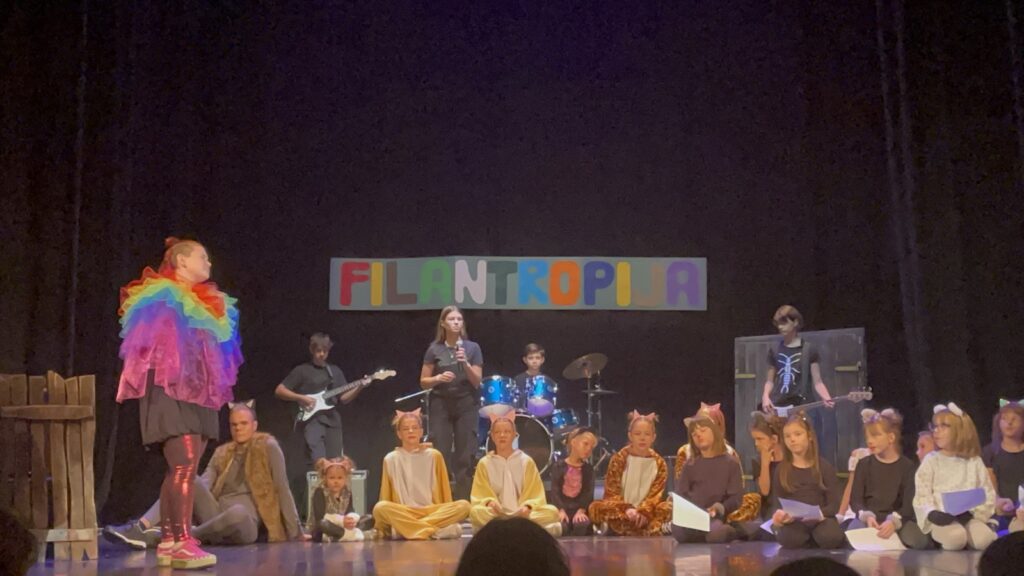 Filantropija u uvali divljih mačaka - Uholaže
